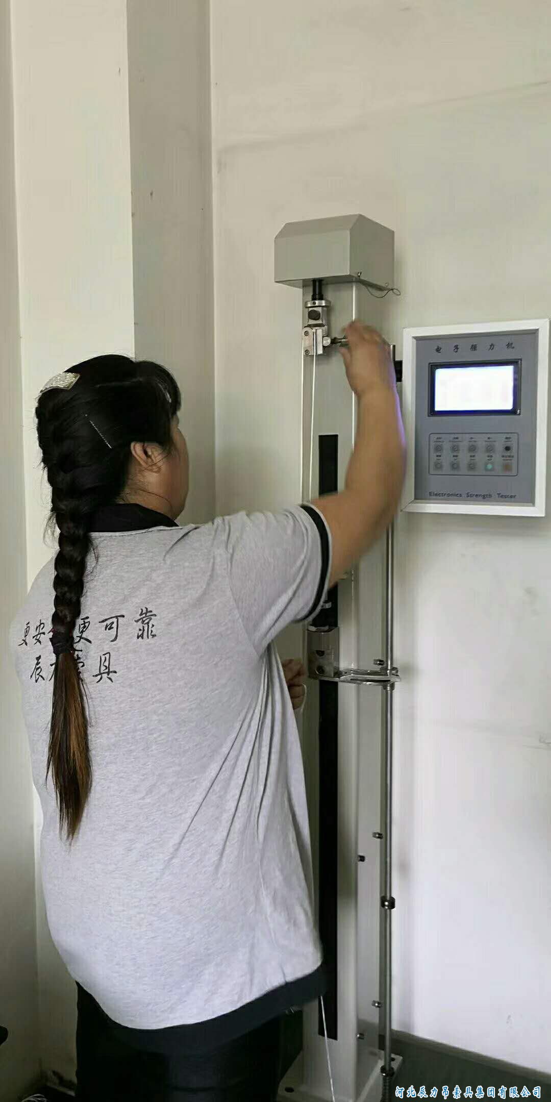 辰力吊裝帶單絲拉力測試，質量從源頭掌控